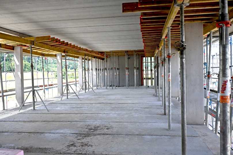 "Paschal Deck" erfüllte im Deckenbereich mehrere Aufgaben: Baustützen und H20-Träger unterstützten die Filigrandecken, zudem kam das System bei der Herstellung der Unterzüge zum Einsatz. | Foto: Paschal