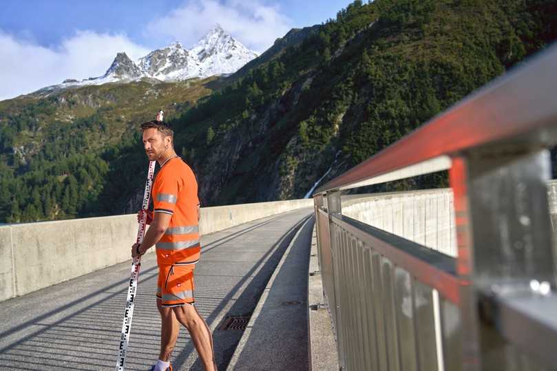 Warnschutz Funktions-Shorts und das Funktions T-Shirt der Serie erreichen Leistungsklasse 3. | Foto: engelbert strauss GmbH & Co. KG