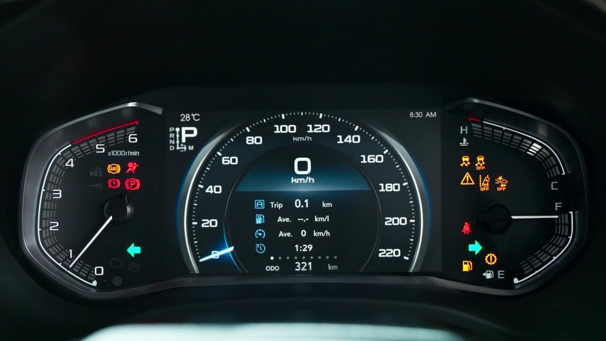 Wichtige Informationen wie die Geschwindigkeit sind zentral im Rundinstrument angeordnet und werden digital übermittelt. | Foto: Isuzu Wichtige Informationen wie die Geschwindigkeit sind zentral im Rundinstrument angeordnet und werden digital übermittelt. | Foto: Isuzu