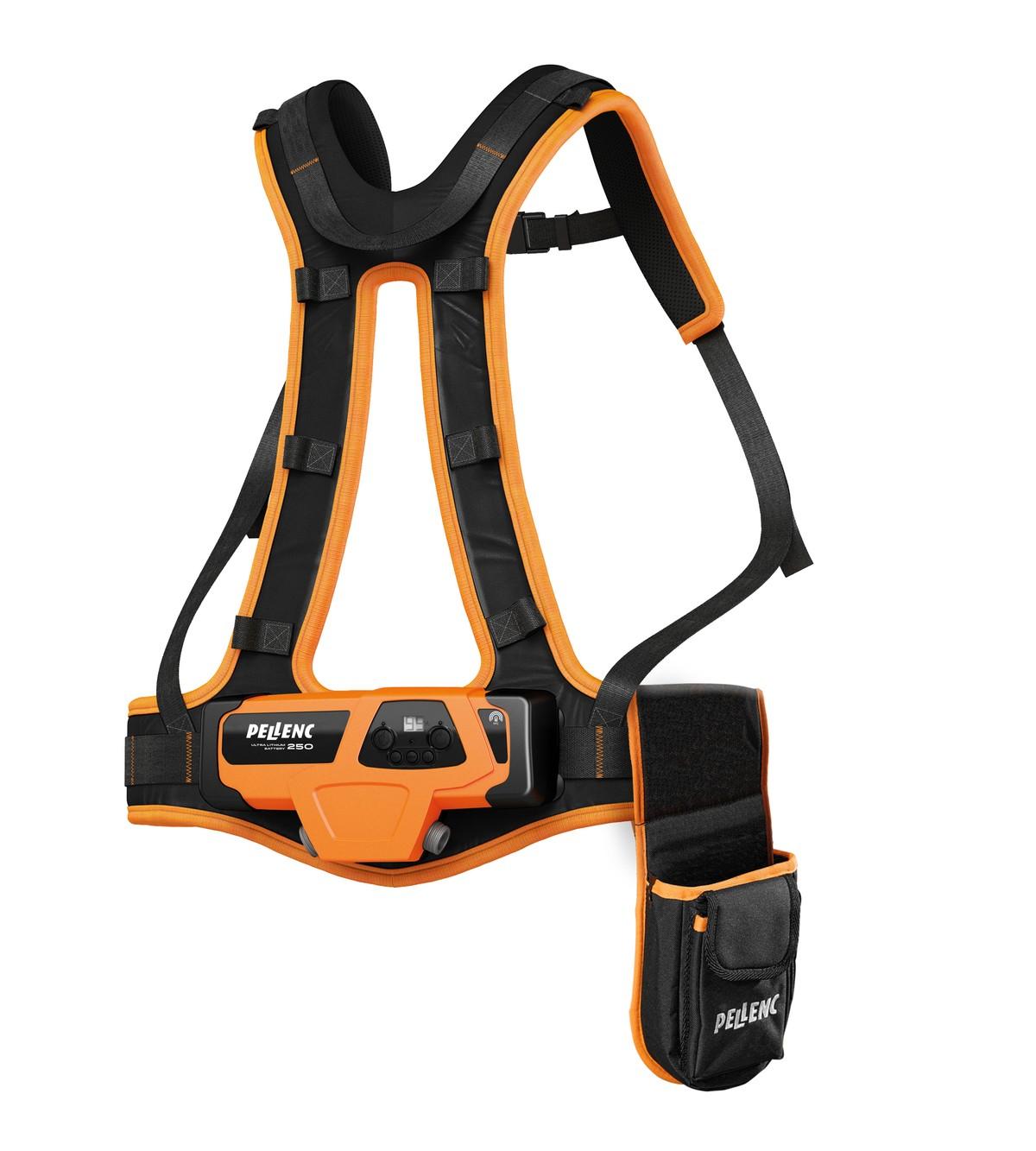 Das Tragesystem 750 eignet sich für kompakte Akkus beim Betrieb von Akku-Astscheren. | Foto: Pellenc