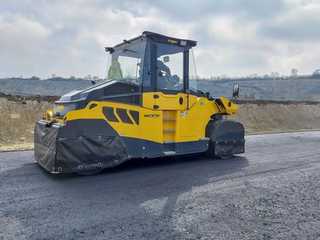 Bomag BW 18 RH: Neue 18-t-Gummiradwalze für Asphaltverdichtung ohne AdBlue