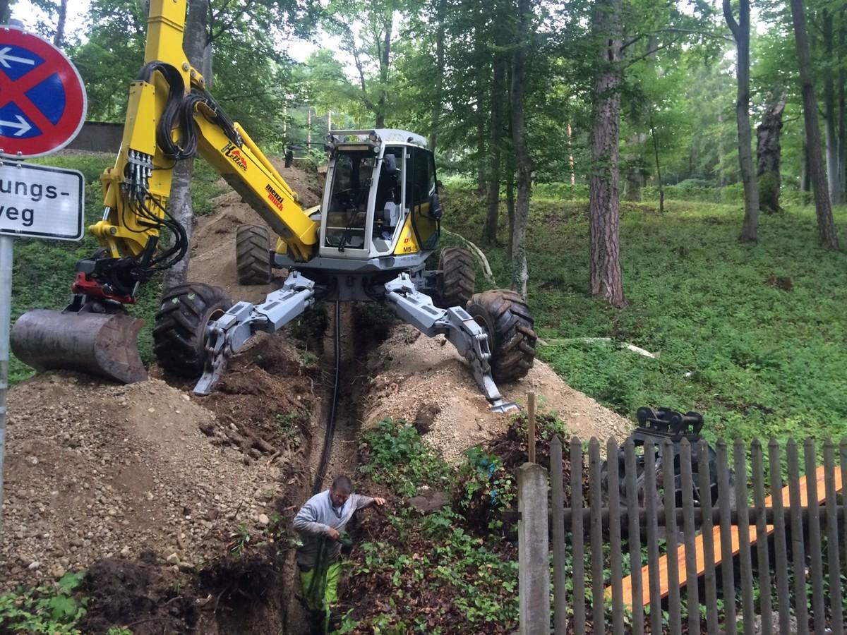 Hilfreich bei der Kabelverlegung. | Foto: Menzi Muck AG