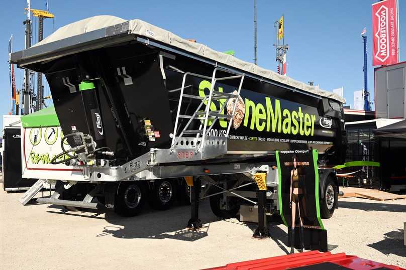 Den Fliegl Stonemaster gibt es ab 4.500 kg Eigengewicht. | Foto: QUATEX Den Fliegl Stonemaster gibt es ab 4.500 kg Eigengewicht. | Foto: QUATEX