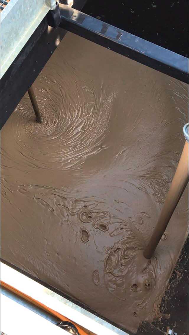 Der Preis der fertig angemischten Spülung im Tank bestimmt die Kosten. | Fotos: Phrikolat