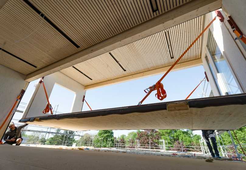 Dank der modularen Bauweise ließ sich das Gebäude in kurzer Zeit errichten, ohne den laufenden Schulbetrieb zu stören. | Foto: Thomas Ott Dank der modularen Bauweise ließ sich das Gebäude in kurzer Zeit errichten, ohne den laufenden Schulbetrieb zu stören. | Foto: Thomas Ott