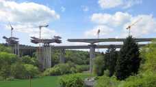 Im Freivorbau über die Lahn