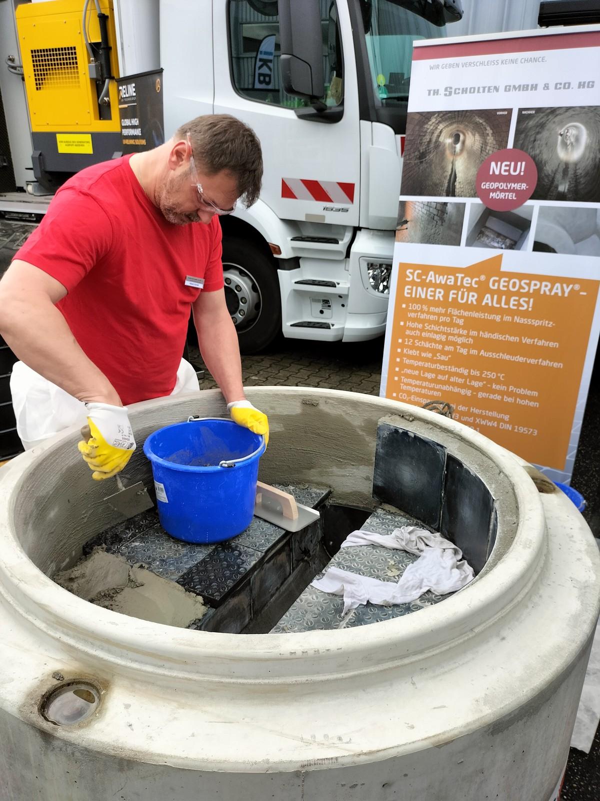 Vorführung der Firma Th. Scholten – Schachtsanierung mit Geopolymermörtel und Schmelzbasalt | Foto: B_I/Valdix Vorführung der Firma Th. Scholten – Schachtsanierung mit Geopolymermörtel und Schmelzbasalt | Foto: B_I/Valdix