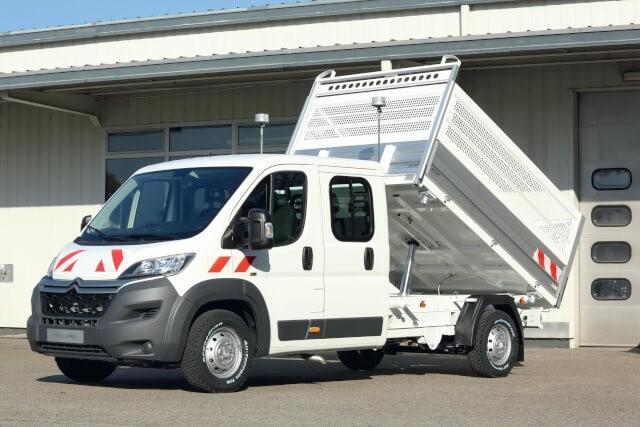 Citroën bietet vom Jumper maßgeschneiderte Lösungen mit Laubgitteraufsätzen und Bordwanderhöhungen ab Werk an. | Foto: Citroën