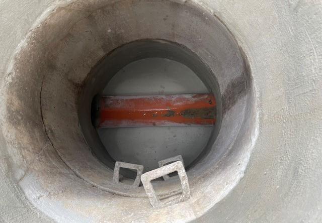 Nach der Sanierung: Neu aufgebautes Gerinne und Bermen, frische Beschichtung | Foto: Katec Kanaltechnik Nach der Sanierung: Neu aufgebautes Gerinne und Bermen, frische Beschichtung | Foto: Katec Kanaltechnik