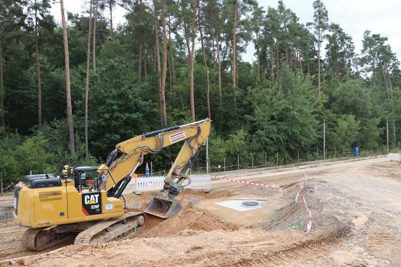 Seit 2017 übernehmen die Strabag und der Bereich Rhein-Main-Neckar den Erd- und Leitungsbau für Fair unter anderem mit einem Cat Kettenbagger 326FLN. | Foto: Zeppelin
