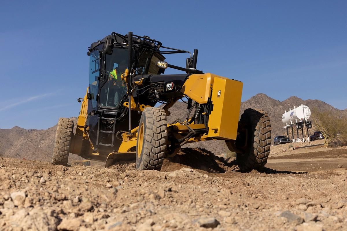 Gemeinsame Plattform: Die modernisierten Cat-Motorgrader 150 und 160 profitieren ab sofort von neuen Assistenzsystemen und einer vereinfachten Wartungsstruktur. | Foto: Zeppelin