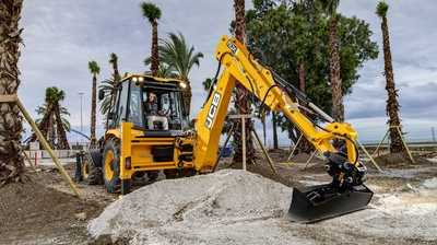 +++ Neuer JCB-Baggerlader für Einsteiger +++ Neue Anbauverdichter von Bomag +++