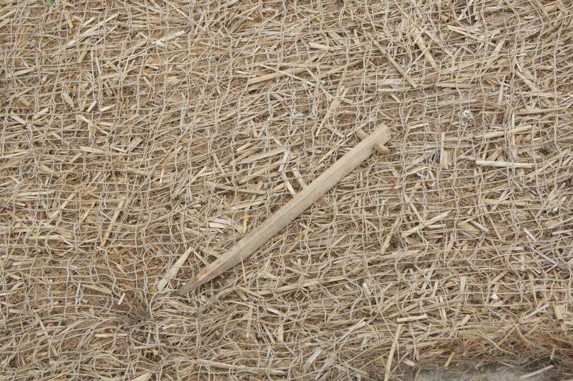 Der Holzpflock iGGfix Buche Q30 wird bei der Befestigung von Erosionsschutzmatten (iGGmat) und -geweben (iGGtecx) verwendet. | Foto: IGG Der Holzpflock iGGfix Buche Q30 wird bei der Befestigung von Erosionsschutzmatten (iGGmat) und -geweben (iGGtecx) verwendet. | Foto: IGG