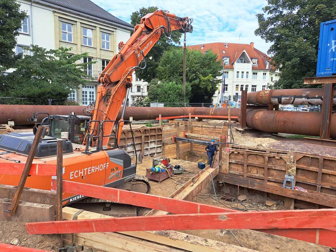 Magdeburg Editharing: Kanalumlegung für neue Straßenbahntrasse Magdeburg Editharing: Kanalumlegung für neue Straßenbahntrasse