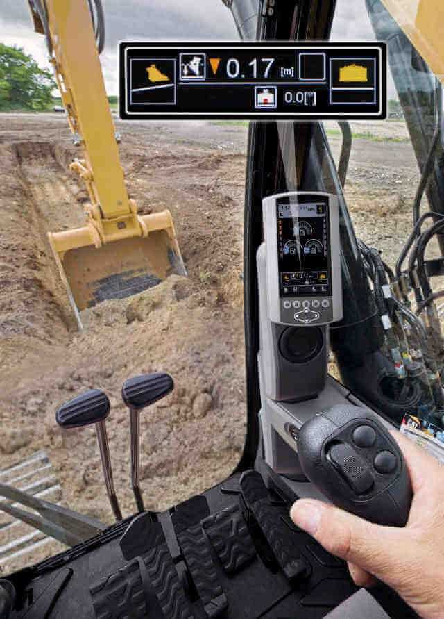 Mit dem Assistenzsystem „Grade mit Assist“ kann der Fahrer problemlos einfache 2D-Designs von der Fahrerkabine aus erstellen, die Automatiktaste drücken und mit dem Baggern beginnen. Das Display zeigt ihm immer die genaue Lage der Löffelschneide. Mit dem Assistenzsystem „Grade mit Assist“ kann der Fahrer problemlos einfache 2D-Designs von der Fahrerkabine aus erstellen, die Automatiktaste drücken und mit dem Baggern beginnen. Das Display zeigt ihm immer die genaue Lage der Löffelschneide.