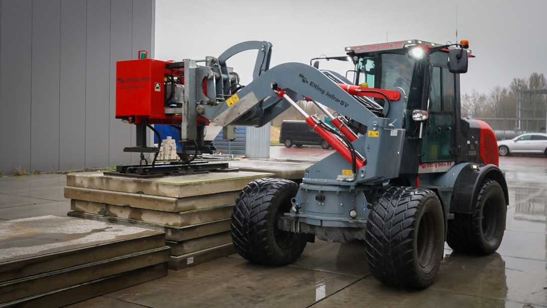 Paus: Wendiger Schwenklader für enge Baustellen