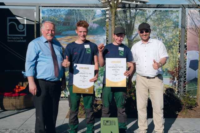 (v.l.): Ministerialdirigent Joachim Hauck, Adrian Hummel, Andreas Keck und Albrecht Bühler (Vorstand Ausbildung im Verband Garten-, Landschafts- und Sportplatzbau Baden-Württemberg). | Foto: VGL BW