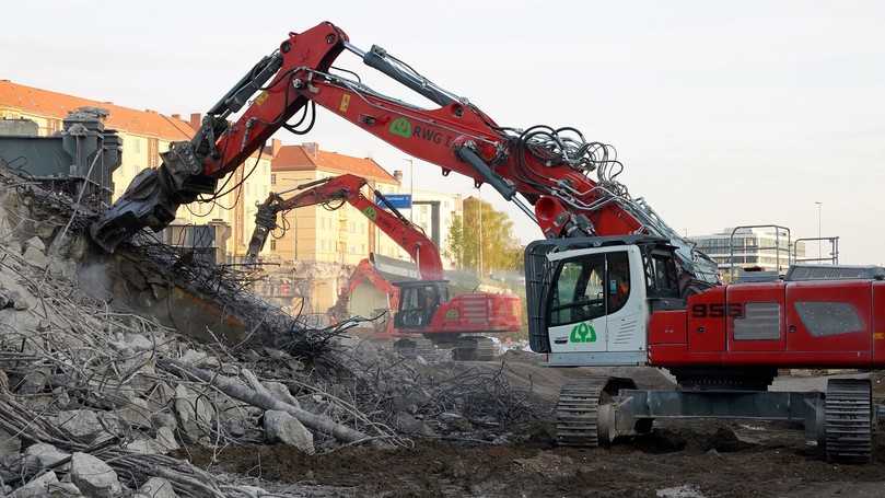 Neben dem Abbruch zählt auch der Abtransport und das Aufbereiten von Abbruchmaterial zum Kerngeschäft der RWG-Gruppe. | Foto: Jost Listemann I TIME:CODE:MEDIA Neben dem Abbruch zählt auch der Abtransport und das Aufbereiten von Abbruchmaterial zum Kerngeschäft der RWG-Gruppe. | Foto: Jost Listemann I TIME:CODE:MEDIA