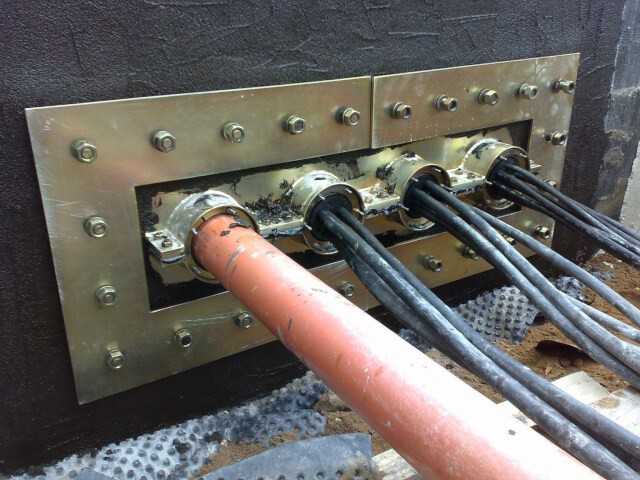 Sonderkonstruktion zur Einbindung mehrerer Leitungen in einer Los- und Festflanschkonstruktion Sonderkonstruktion zur Einbindung mehrerer Leitungen in einer Los- und Festflanschkonstruktion