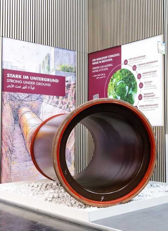 Auf der IFAT 2026 in München stellte Euro Sweillem ein Steinzeug-Großrohr DN 1000 aus. | Foto: Euro Sweillem