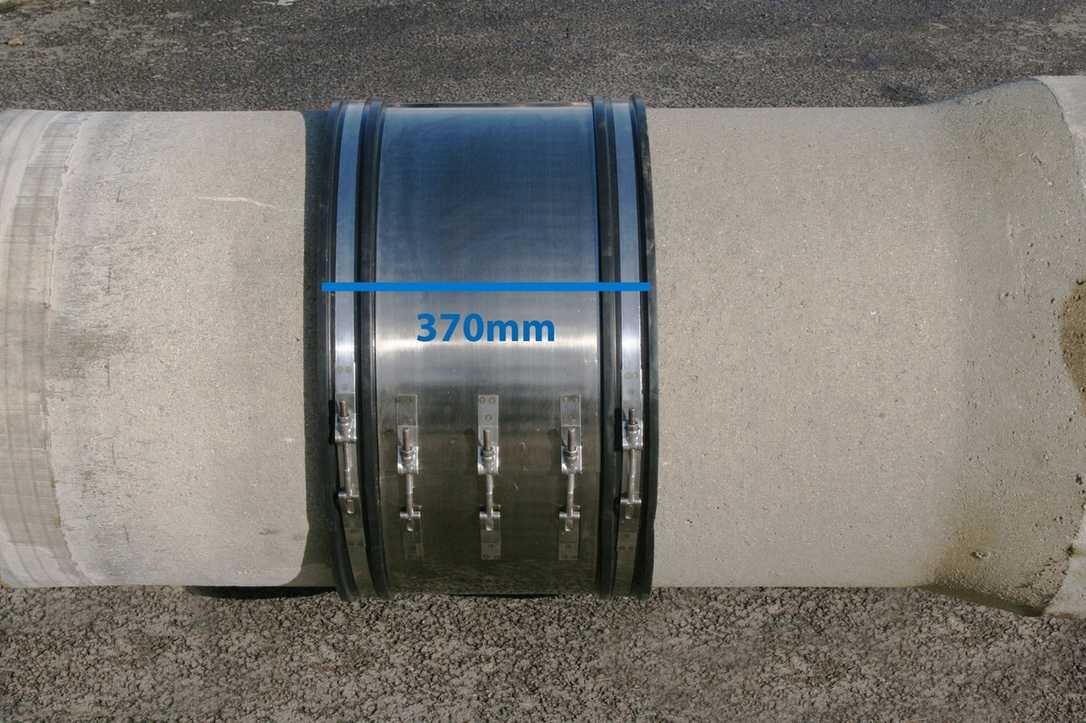 Magnum-Manschette für große Rohre: 370 mm breit und druckdicht bis 4,0 bar Magnum-Manschette für große Rohre: 370 mm breit und druckdicht bis 4,0 bar