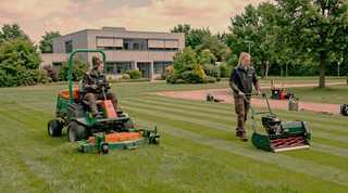 Sichelmäher vs. Spindelmäher – Wer kann's besser?