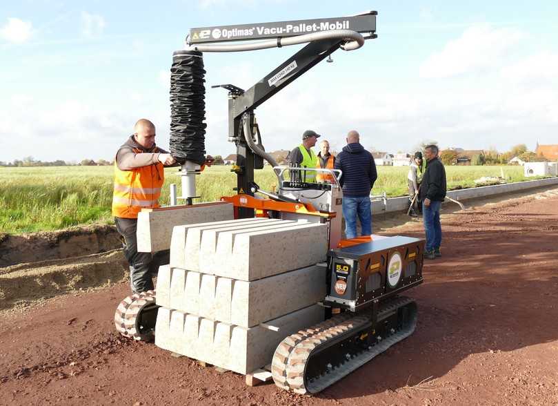 Beim Optimas Vacu-Pallet-Mobil E soll alles so leise gehen, dass eine Besprechung neben der Maschine ohne Probleme möglich ist. | Foto: Optimas Beim Optimas Vacu-Pallet-Mobil E soll alles so leise gehen, dass eine Besprechung neben der Maschine ohne Probleme möglich ist. | Foto: Optimas