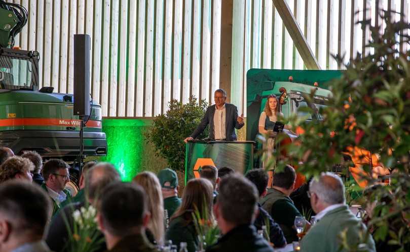 Hans-Jörg Henle, Oberbürgermeister der Stadt Leutkirch, bei der Eröffnung in der Halle des neuen Max-Wild-Standorts | Foto: Max Wild