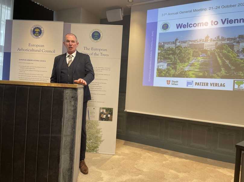 Die Bedeutung von Stadtbäumen rückt immer mehr in den Fokus: Jan Goevert, Vorsitzender der Arbeitsgruppe ECOT Award des EAC. | Foto: EAC Die Bedeutung von Stadtbäumen rückt immer mehr in den Fokus: Jan Goevert, Vorsitzender der Arbeitsgruppe ECOT Award des EAC. | Foto: EAC
