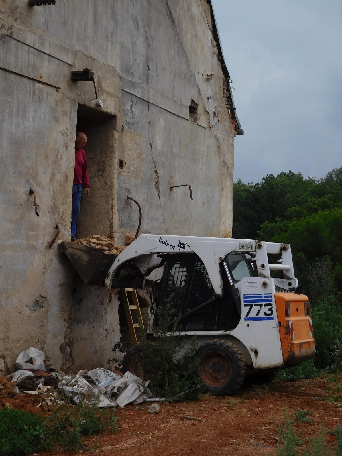 Der Lader eignet sich für diverse schwere Arbeiten. | Foto: Bobcat Der Lader eignet sich für diverse schwere Arbeiten. | Foto: Bobcat