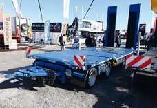Drehschemel-Anhänger AT-P 400 für den Baumaschinentransport