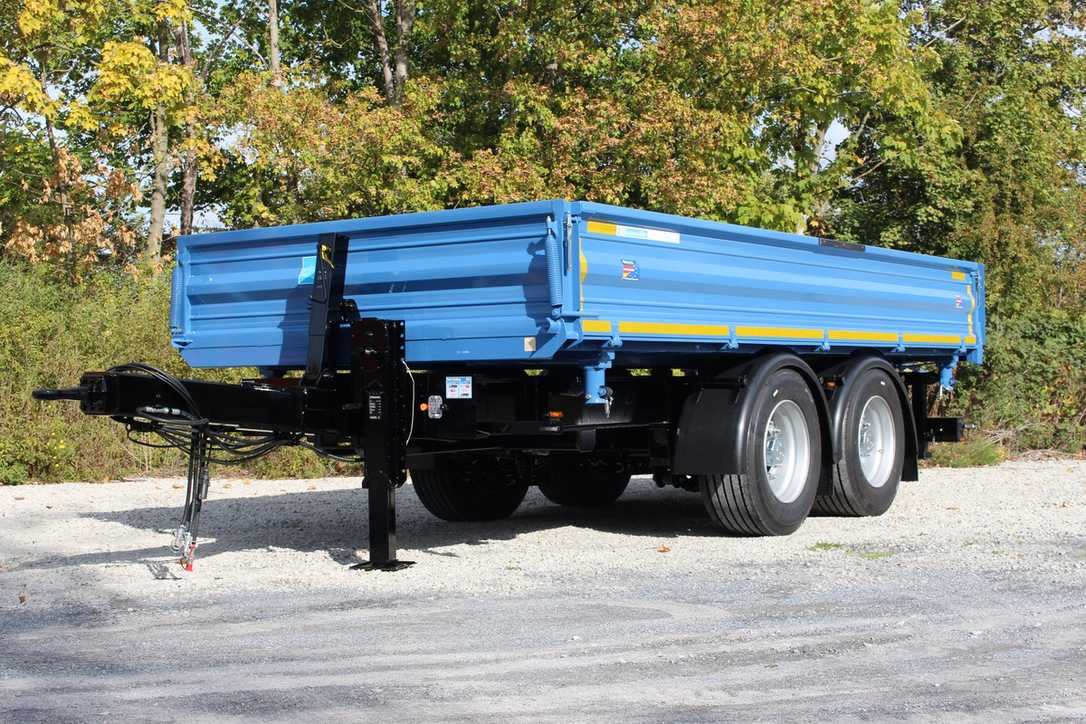 Blomenröhr auf der Demopark mit Tandem-Dreiseitenkipper Typ 890/18000 Blomenröhr auf der Demopark mit Tandem-Dreiseitenkipper Typ 890/18000