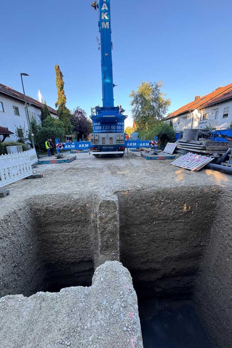 Nach dem Rückbau der Verbauelemente sichert der RSS-Flüssigboden die Baugrube und verhindert ein Eindringen des Grundwassers. | Foto: Bau GmbH Herrischried
