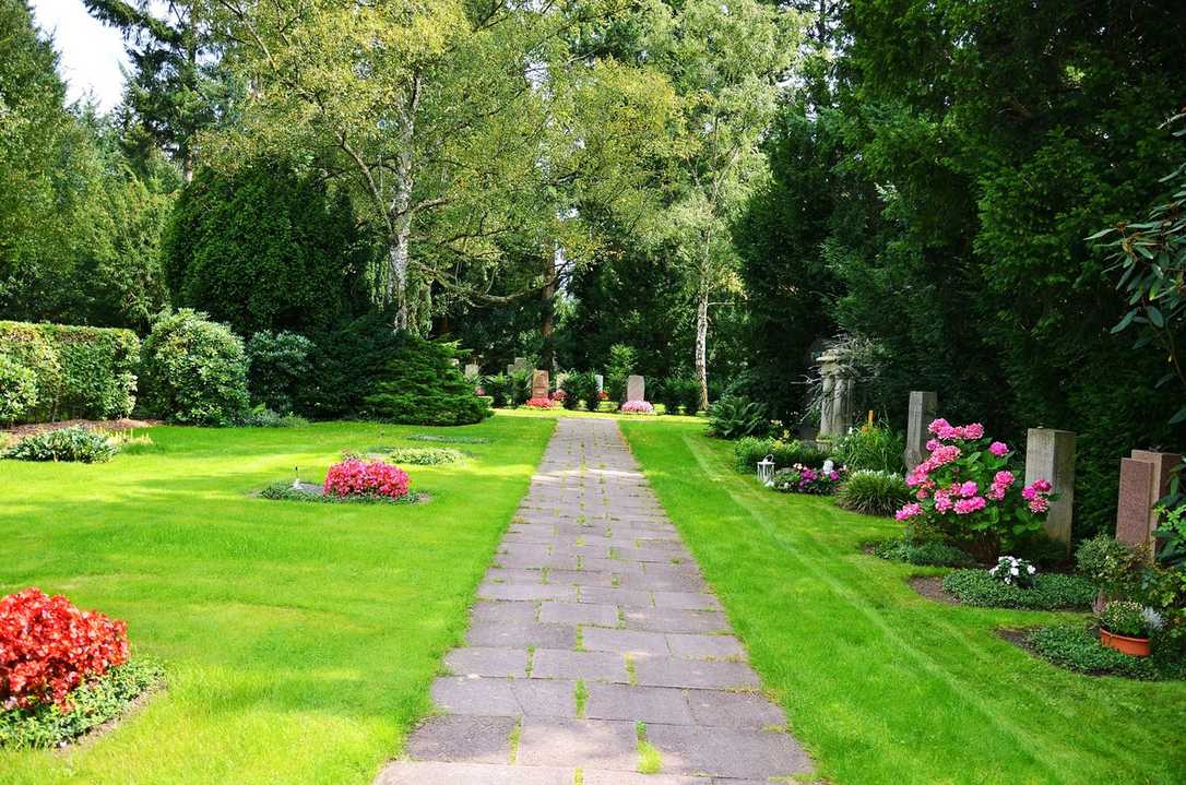 Arbeitssicherheit am Friedhof: Grabaushub & Vorschriften Arbeitssicherheit am Friedhof: Grabaushub & Vorschriften