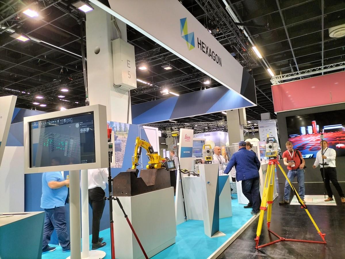 Viele Unternehmen nutzten die Gelegenheit, ihre Ausrüstung an den Ständen auszustellen und zu präsentieren. | Foto: B_I/Stärck