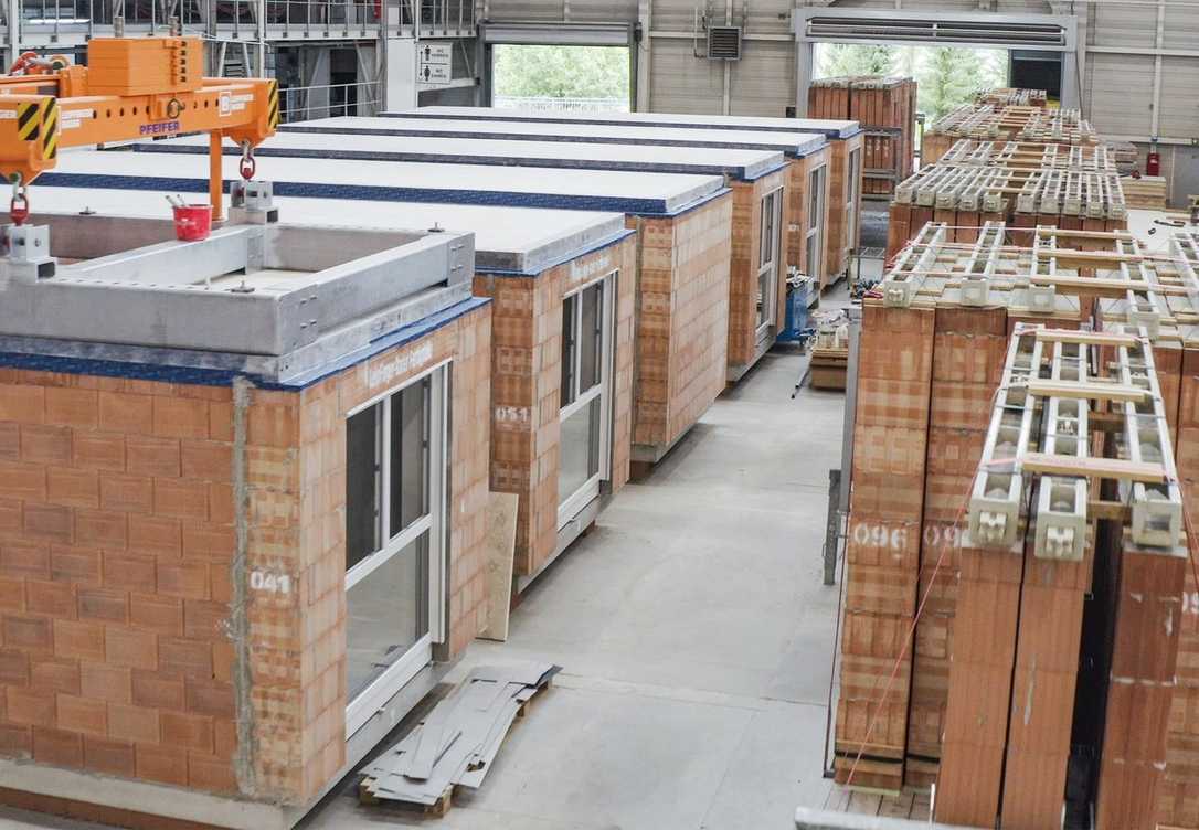 Wohnungsbau: Serienstart für Ziegelmodule in Pfeffenhausen Wohnungsbau: Serienstart für Ziegelmodule in Pfeffenhausen