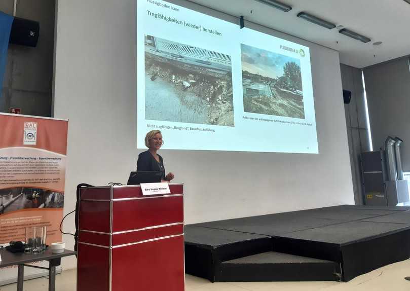 Eike Sophie Winkler von der Flüssigboden SchleswigHolstein GmbH, die den ZFSV als „Multitalent für konventionellen Rohr- und Leitungsbau“ in den Mittelpunkt ihrer Praxiserfahrungen rückte. | Foto: Dr.-Ing. Bernd Wagner (AGFW)