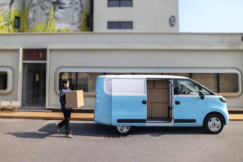 Den 6,6 oder 7,7 Kubikmeter großen Laderaum geben seitliche Schiebetüren und Flügeltüren am Heck frei. | Foto: Maxomotive Deutschland GmbH Den 6,6 oder 7,7 Kubikmeter großen Laderaum geben seitliche Schiebetüren und Flügeltüren am Heck frei. | Foto: Maxomotive Deutschland GmbH