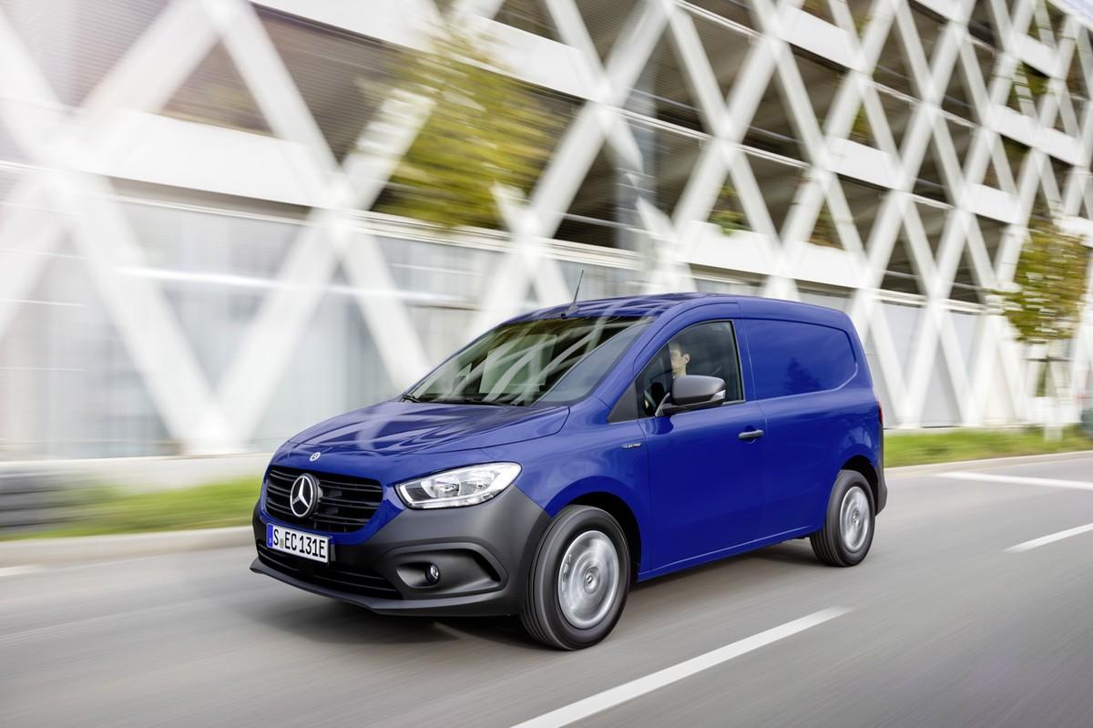 Etwas günstiger ist mit netto 36.220 Euro die Kompakt-Variante des eCitan zu haben. | Foto: Mercedes-Benz 