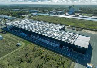 Moderne Holzbauproduktion trifft nachhaltige Infrastruktur