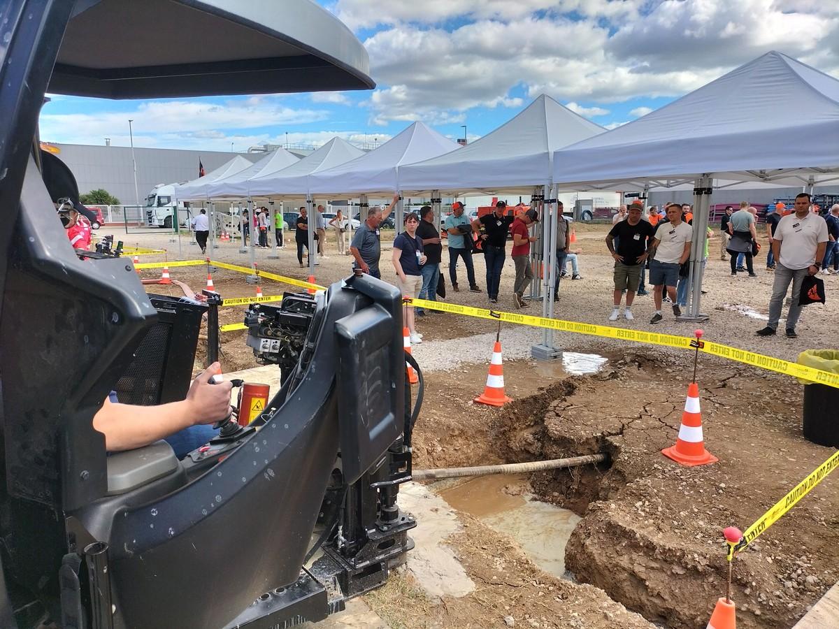 Geräte im Test, hier die Bohranlage JT24 | Foto: B_I/Valdix