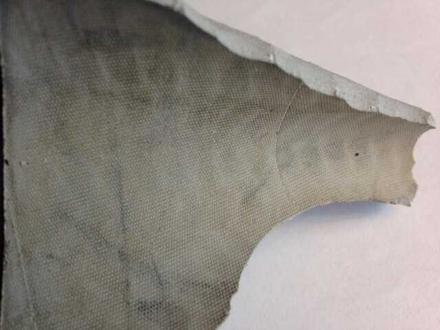 Abbildung 2: Ausschnitt eines Stücks ausgehärteter Zement- suspension, welche eine Hydraulische Fuge umschloss Abbildung 2: Ausschnitt eines Stücks ausgehärteter Zement- suspension, welche eine Hydraulische Fuge umschloss