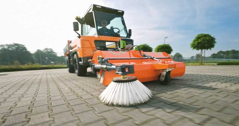 Die Sweezy 580 Dual E ist optimal für E-Trägerfahrzeuge. | Foto: Bema GmbH Maschinenfabvrik