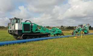 Deutschlandpremiere bei Leitungsverlegung im Pflugverfahren