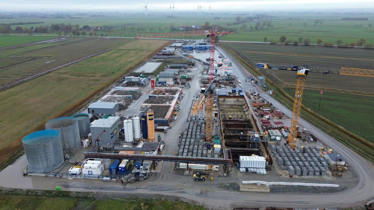 Die ElbX-Baustelle in Wewelsfleth: Die Trasse SuedLink wird Strom aus erneuerbaren Quellen vom Norden in den Süden Deutschlands transportieren. | Foto: Porr