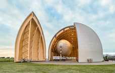 Holz-Hangar beeindruckt mit neuartiger Konstruktion