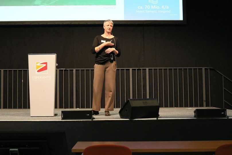 „Dükersanierungen mit Schlauchlining sind ein unverzichtbarer Bestandteil der Hamburger Sanierungsstrategie. Sie erfordern jedoch einen hohen planerischen und logistischen Aufwand, insbesondere bei Reinigung und Vorarbeiten“, unterstrich Delia Ewert, Hamburg Wasser. | Foto: TAH