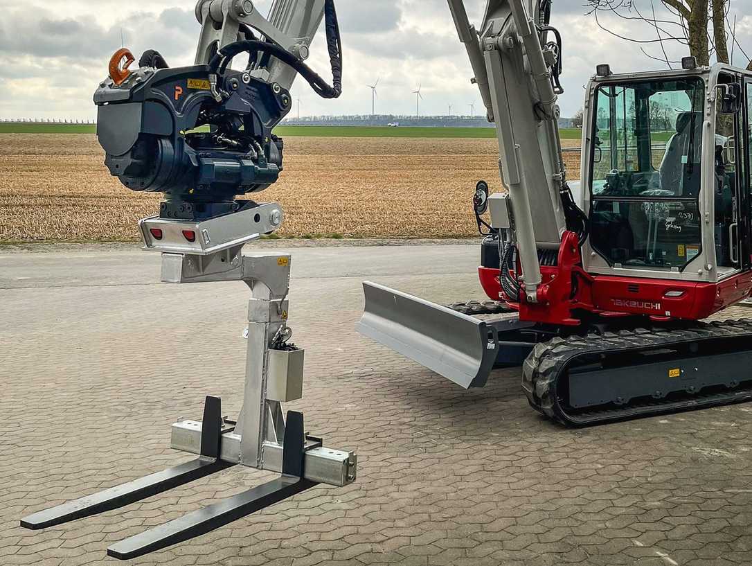 Pister Kugelhähne bietet Tiltrotator PT10 und Palettengabel "Powerfork" PF 2000 für Bagger Pister Kugelhähne bietet Tiltrotator PT10 und Palettengabel "Powerfork" PF 2000 für Bagger
