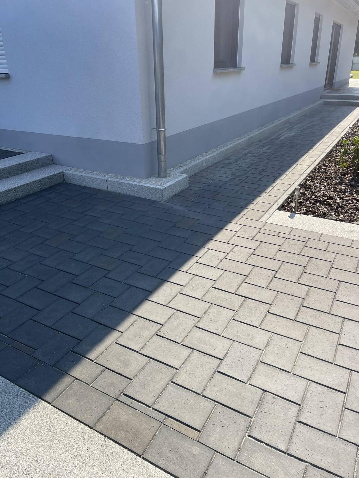 GaLaBauer Thomas Schulz: „Für private Kunden sind hier die sehr hochwertigen Materialien äußerst gefragt. Denn wer es dann einmal hat, ist danach sehr zufrieden mit Haltbarkeit und Optik der eingesetzten Produkte.“ | Foto: Vandersanden