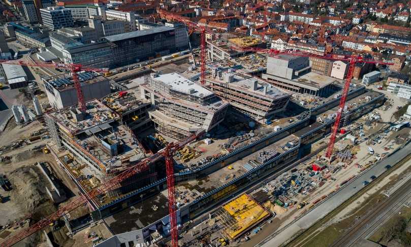 Großbaustelle auf dem ehemaligen Schott-Areal. Der Zeiss-Standort in Jena erstreckt sich über eine Grundstücksfläche von ca. 80.000 m2. | Foto: Volker-Hielscher, Riedel-Bau